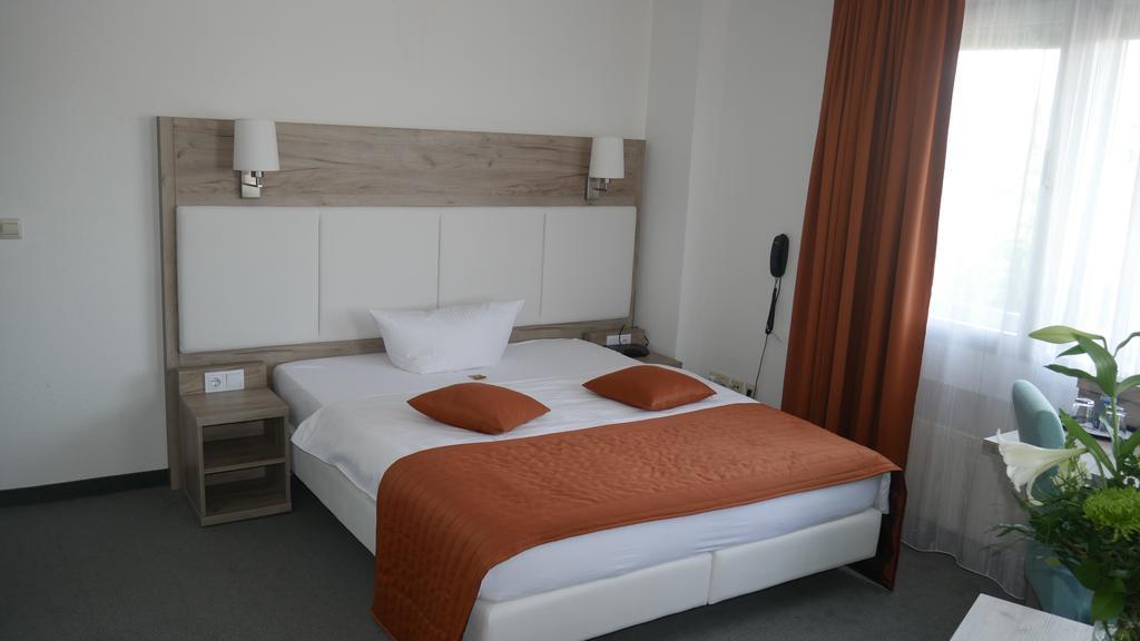 Komfort Hotel Ludwigsburg Exteriör bild