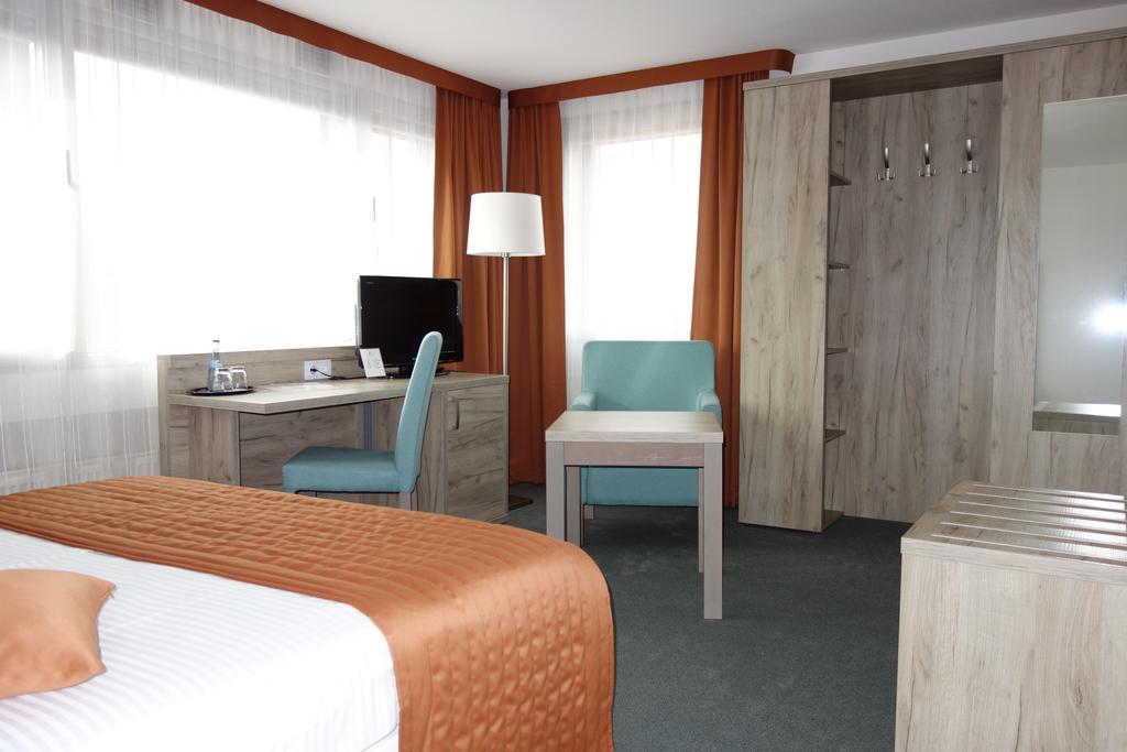 Komfort Hotel Ludwigsburg Exteriör bild